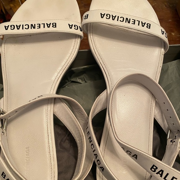 AUTHENTIC Balenciaga Stappy flat sandals SIZE 40eur - Picture 1 of 3